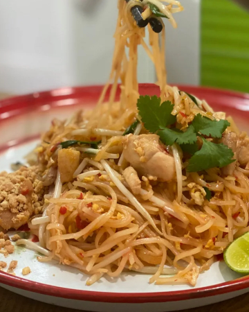 L.10 Pad Thai (Chicken) ไท