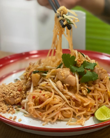 L.10 Pad Thai (Beef) ไท