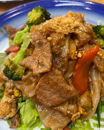 L.11 Stir-fried flat noodles Beef อิ๋ว