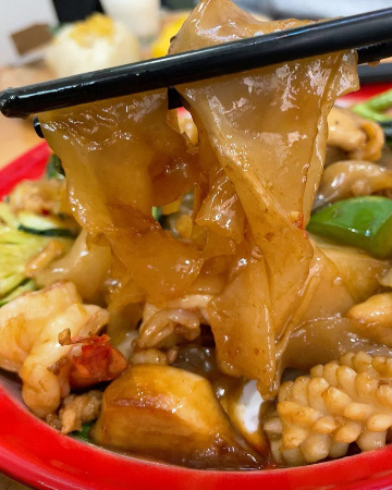 L.13 Thai Spicy Stir-Fried Noodles W Seafoods