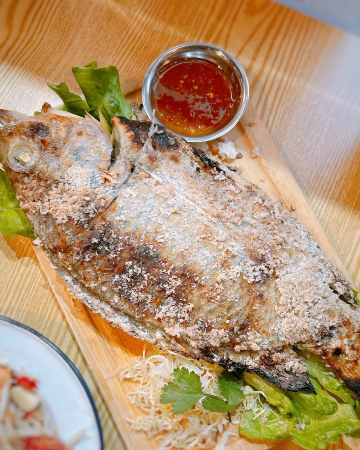 G.1 Baked Salt-Crusted Fish นิลเผา