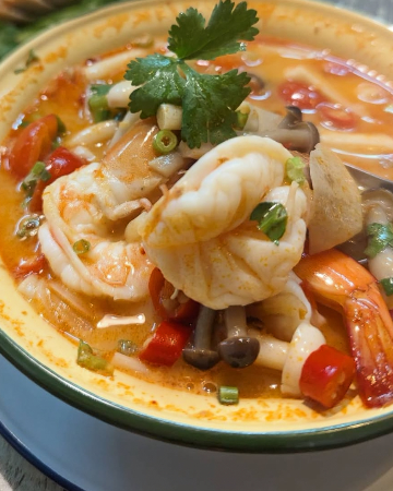 S.02 Tom Yum Kung Soup w Seafoods (Small)