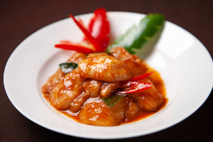 ปลาดอลลี่ พะแนง (Pangasius Dory Fish with Panang Sauce)