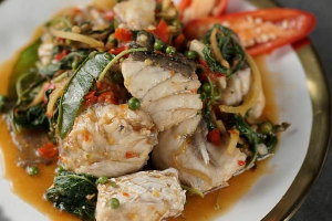 ปลากะพงทะเลผัดฉ่า (Stir-Fried Snapper with Spicy)