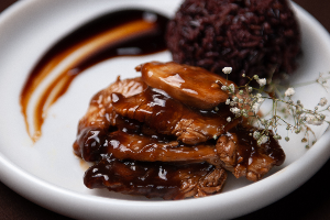 ไก่ผัดเทอริยากิ (Stir-Fried Chicken with Teriyaki Sauce)