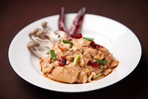 ไก่ผัดพริกแห้งเห็ด (Stir-Fried Chicken with Dried Chili and Mushrooms)