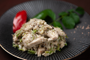 ไก่กระเทียมพริกไทย (Stir-Fried Chicken with Garlic and Pepper)