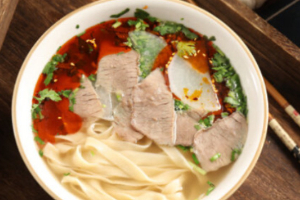 002:บะหมี่เนื้อมีดบาด(เส้นมีดบาด)