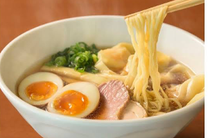 003:บะหมี่ไก่+ไข่ไก่(เส้นราเม็ง)