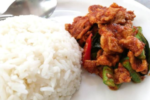 ผัดพริกแกง