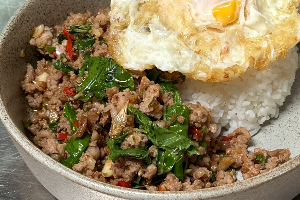 ข้าวกะเพราเนื้อสับ