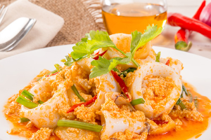 Fried yellow curry powder-ผัดผงกระหรี่ราดข้าว 