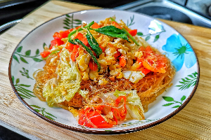 Fried glass noodles-ผัดวุ้นเส้น 
