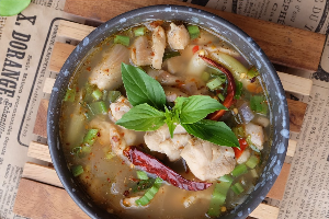 ต้มแซ่บไก่