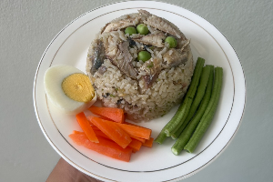 ข้าวคลุกน้ำพริกปลาทู / ပါထူးငါးပိထမင်းနယ်