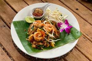 ผัดไทยกุ้งสด ( Pad Thai with Fresh Shrimp )