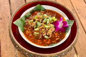 ก๋วยเตี๋ยวผัดซอส 3 รส (Stir-Fried Noodles with 3 Flavors of Sauce)