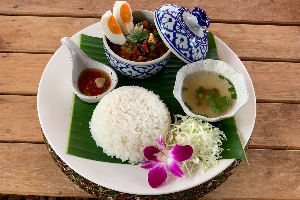 เซทข้าว หมูสับไข่เค็มผัดพริกเกลือ (Rice Topped with Stir-fried minced pork with chili, salt and salted egg set)