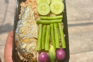 ข้าวคลุกน้ำพริกปลาทู