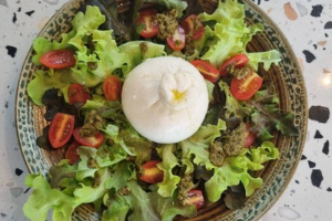 บูราต้า เพสโต้สลัด ผักออแกนิค (Burrata Pesto Salad)