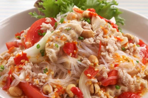 ยำวุ้นเส้นหมูสับ