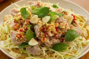 ยำหมูมะนาว