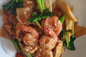 ผัดซีอิ๋วทะเล