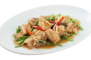 ปลากะพงผัดขึ้นฉ่าย