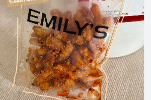 น้ำพริกหมูกระจก Emily's เล็ก