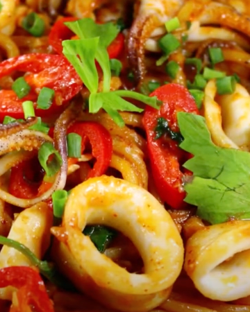 สปาเก็ตตี้ผัดพริกแกงหมึก