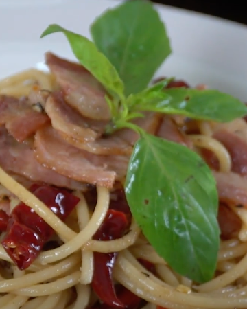 สปาเก็ตตี้ กระเทียม พริกแห้ง เบค่อน