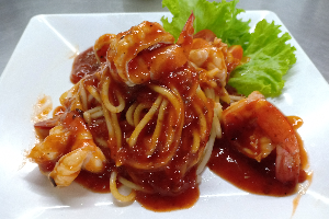 สปาเก็ตตี้พาสต้าซอสแดงกุ้ง