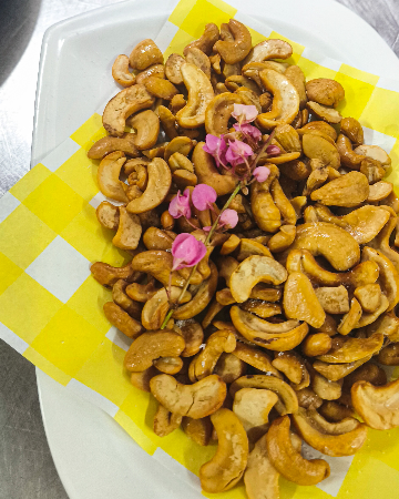SALTED ROASTED CASHEW NUT / เม็ดมะม่วงหิมพานต์อบเกลือ