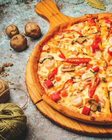 TOM YAM SEAFOOD / พิซซ่าต้มยำทะเล