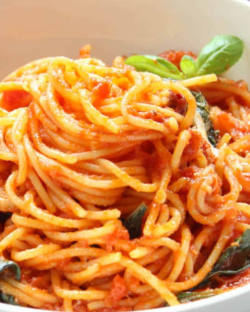 SPAGHETTI ARRABBIATA / สปาเก็ตตี้ ซอสมะเขือเทศและพริกกระเทียม