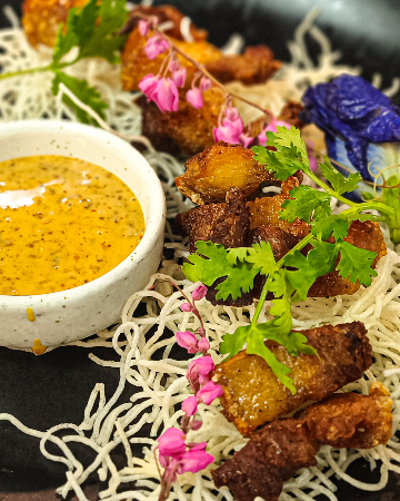 FRIED PORK BELLY WITH MAYO JAEW SAUCE / หมูสามชั้นชั้นทอดน้ำปลา + ซอสมาโยน้ำจิ้มแจ่ว 