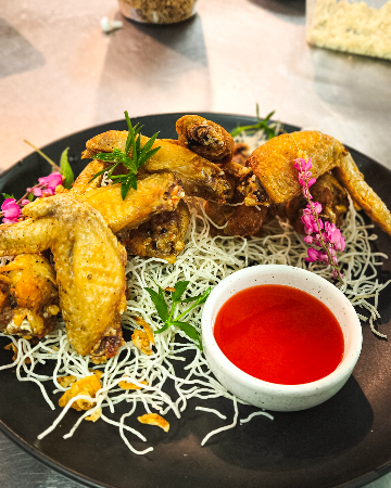 PEEK GAI TOD PRIK THAI DUM / ปีกไก่ทอดพริกไทยดำ