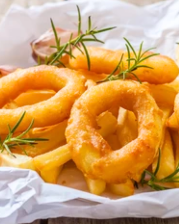 ONION RINGS WITH TARTAR SAUCE / หอมใหญ่ชุปแป้งทอด