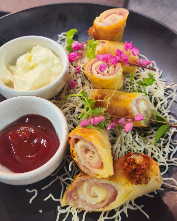 HAM & CHEESE SPRING ROLLS / ปอเปี๊ยะแฮมชีส