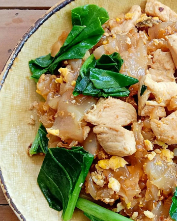 PAD SE EIW GAI / ผัดซีอิ้วไก่