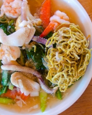 RAD NA TALAY / ราดหน้าทะเลเส้นใหญ่และหมี่กรอบ