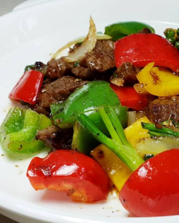 NUEA PAD PRIK THAI DUM / เนื้อผัดพริกไทยดำ