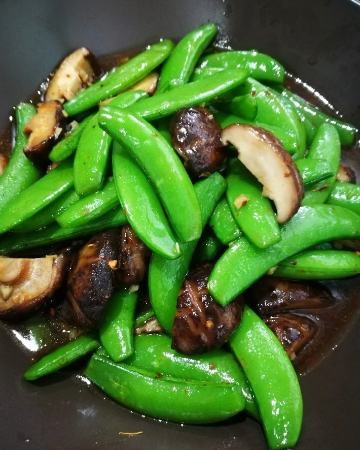 ถั่วลันเตาผัดเห็ดหอม (มังสวิรัต)