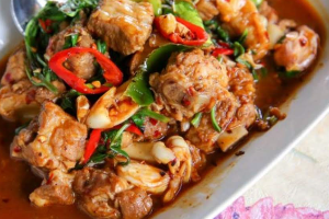 ผัดเผ็ดกระดูกอ่อนจรเข้