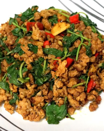 กะเพราหมูสับ (กับข้าว)