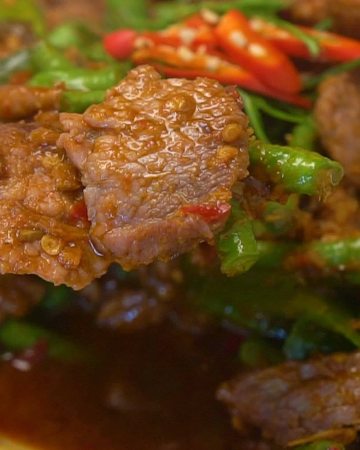 เนื้อผัดพริกแกง ถั่วฝักยาว (กับข้าว)