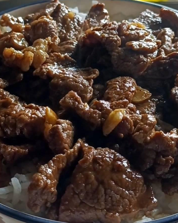 เนื้อกระเทียมพริกไทย (กับข้าว)