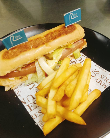 CHEESY CHICKEN HOTDOG / ฮอทดอกไก่ชีส