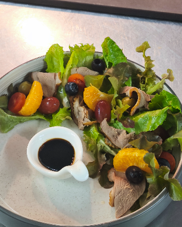 DUCK BREAST SALAD /สลัดอกเป็ด