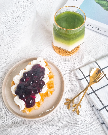 ครอฟเฟิล วิปครีม+บลูเบอรี่(แยม)